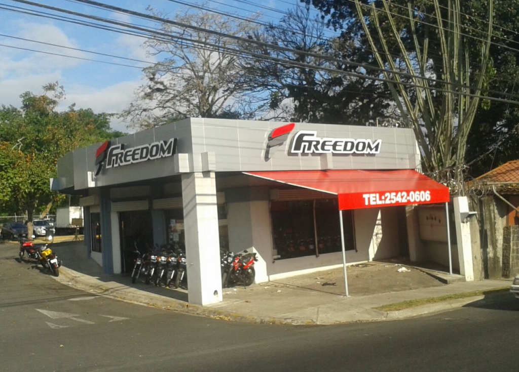 Freedom Alajuela (Fachada)