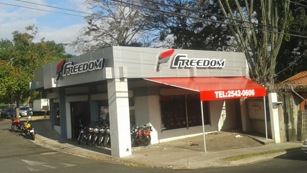 Freedom Alajuela (Fachada)